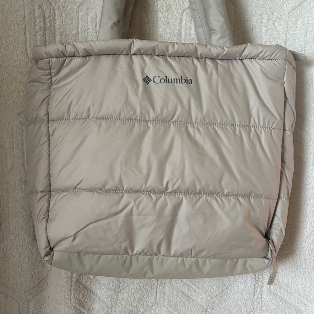 Columbia Quilted Tote Bag in Light Taupe